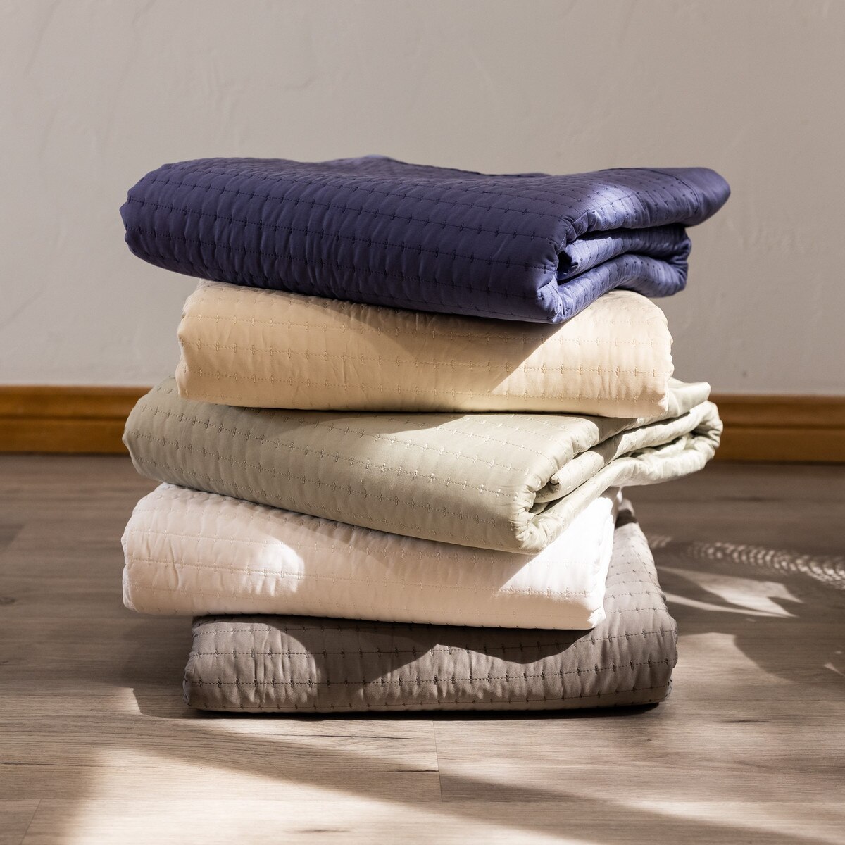 DreamChill Enhanced Bamboo Quilted Sheet Set -Gray Image